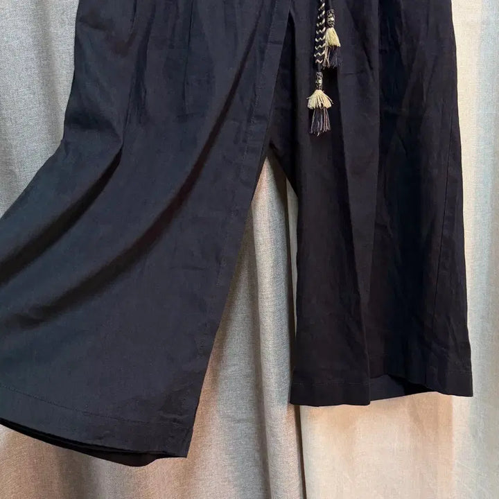 [BUNJANG] Thursday Island Linen Blend Tassel 9-Part Wide Pants (Size S) / [S] 써스데이 아일랜드 린넨 혼방 태슬 9부 와이드 팬츠
