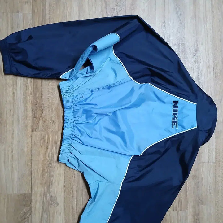 [BUNJANG] Nike Customized Vintage Cropped Windbreaker Jacket / NIKE 나이키 리폼 빈티지 커스텀 크롭 바람막이 자켓