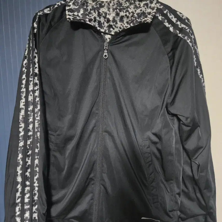 [BUNJANG] Adidas Reversible Leopard Windbreaker Jacket / 아디다스 리버서블 바람막이 레오파드