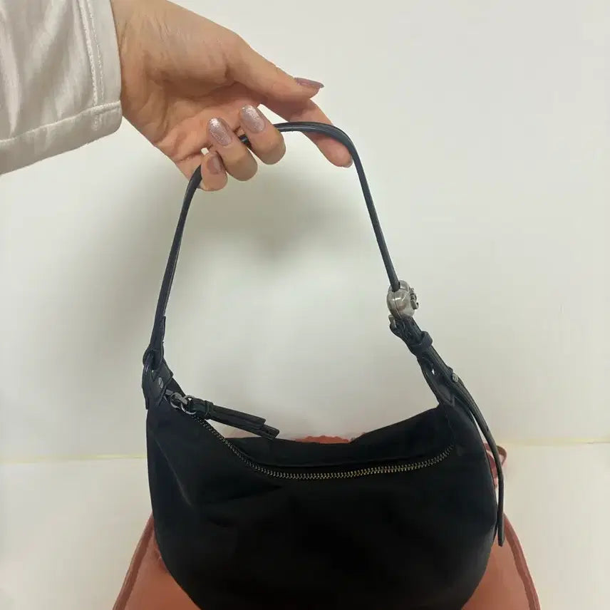[BUNJANG] Archive Appke Luv Moon Bag (Nylon Black) / 아카이브앱크 러브문 백 Luv moon bag (Nylon black)