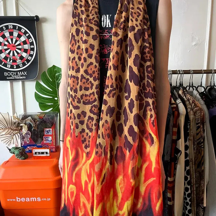[BUNJANG] Jimmy Choo Archive Leopard Flame Silk Long Scarf / JIMMY CHOO 지미추 아카이브 레오파드 플레임 실크 롱 스카프