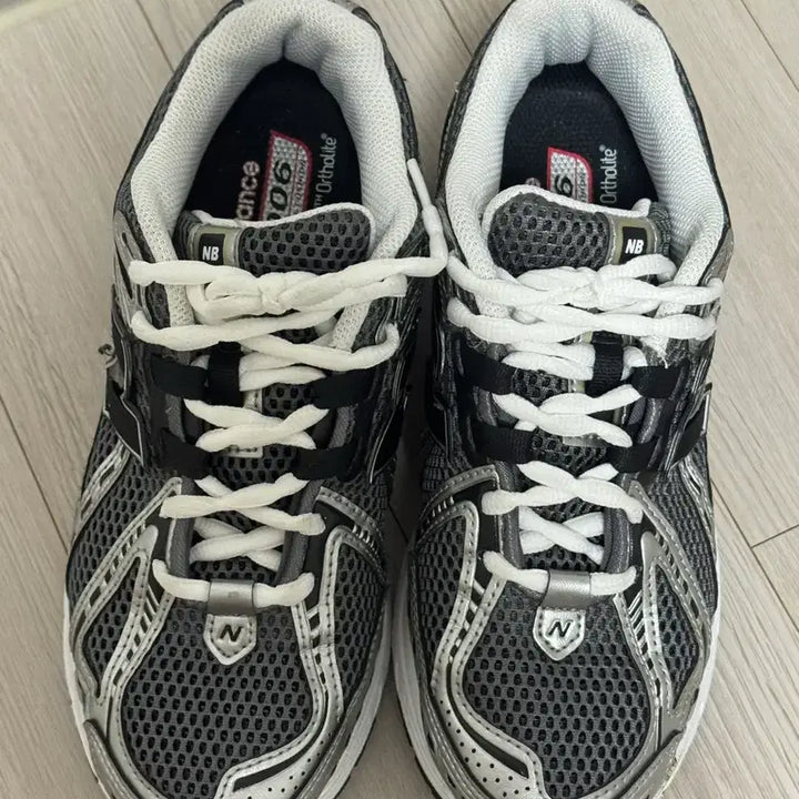 [BUNJANG] New Balance U1906RCG Silver Metallic Sneakers (Size 225) / 뉴발란스 U1906RCG 실버 메탈릭(225)