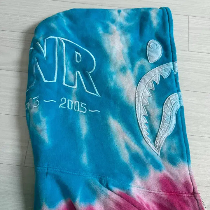[BUNJANG] BAPE Tie-Dye Shark Full Zip Hoodie / 베이프 타이다이 샤크 후드 집업