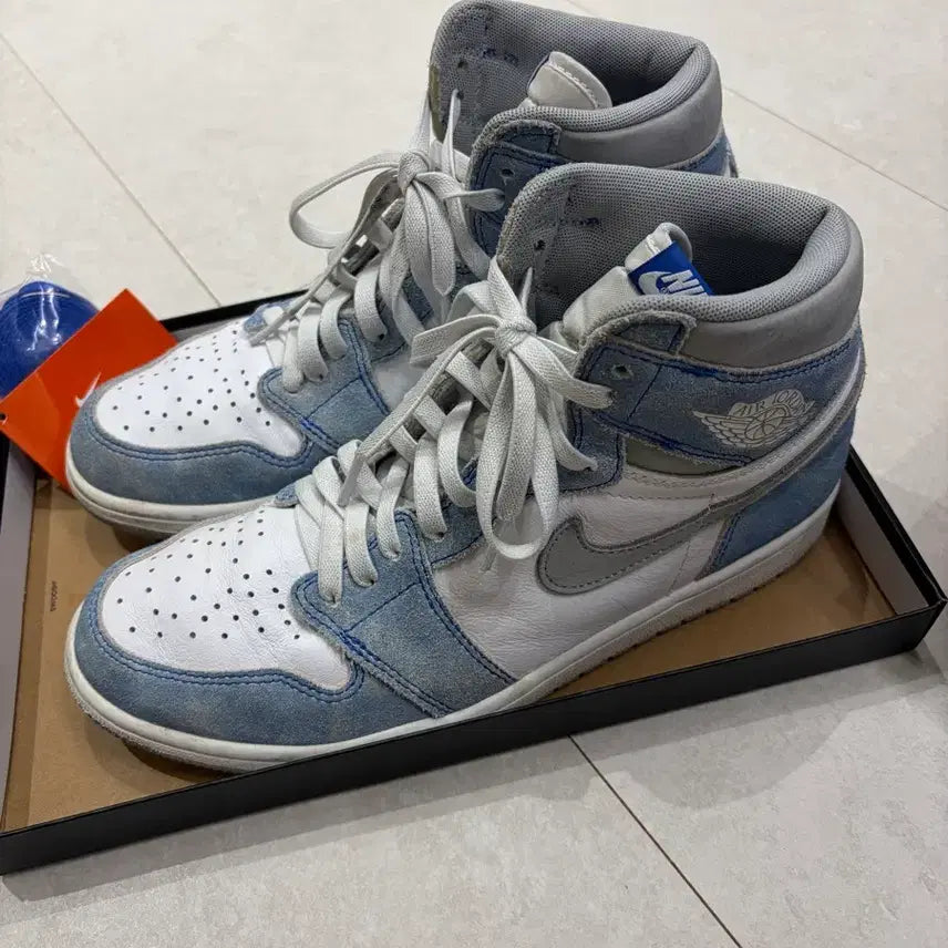 [BUNJANG] Nike Air Jordan 1 High OG Hyper Royal Sneakers / 나이키 에어 조던 1 하이 OG 하이퍼로얄 275