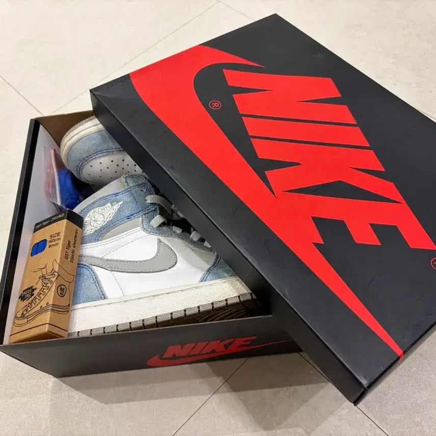 [BUNJANG] Nike Air Jordan 1 High OG Hyper Royal Sneakers / 나이키 에어 조던 1 하이 OG 하이퍼로얄 275