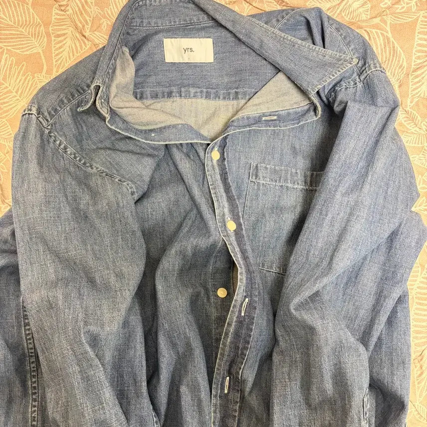 [BUNJANG] Yrs (Years Ago) Poika Washed Denim Shirt (S) / 이얼즈어고(yrs) poika washed denim shirt (s)
