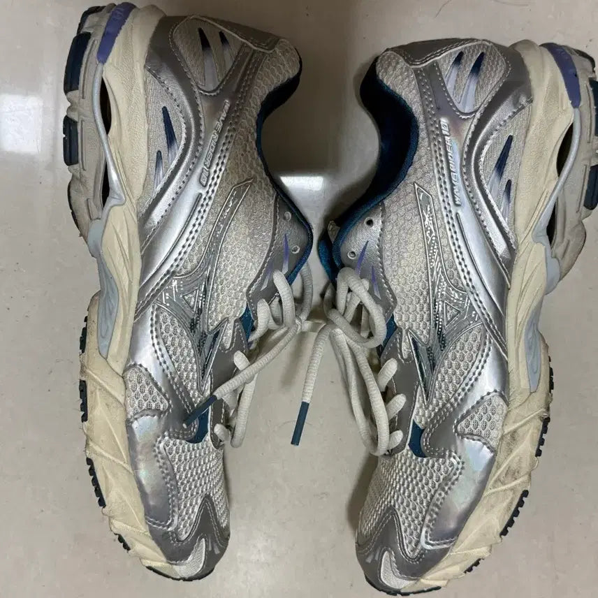 [BUNJANG] Mizuno Running Shoes 255 / 미즈노운동화 255