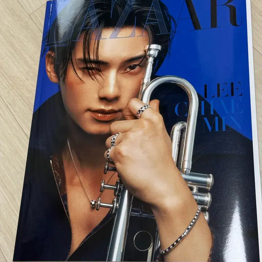 [BUNJANG] Harpers Bazaar December 2025 Lee Chae-min Magazine / 하퍼스 바자 BAZAAR 2025년 12월 이채민
