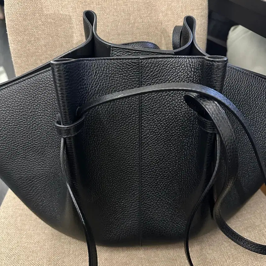 [BUNJANG] Yujehpy Black Large Tote Shoulder Bag Mochi / 유제피 블랙 라지 토트백 숄더백 mochi