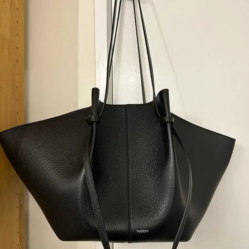 [BUNJANG] Yujehpy Black Large Tote Shoulder Bag Mochi / 유제피 블랙 라지 토트백 숄더백 mochi