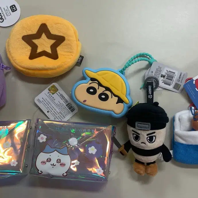[BUNJANG] Monzkwie Hologram Pouch, Miffy Keychain, Hello Kitty Keyboard Keychain / 파우치,키링 모두