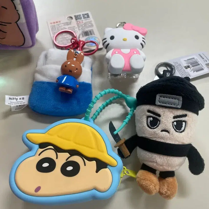 [BUNJANG] Monzkwie Hologram Pouch, Miffy Keychain, Hello Kitty Keyboard Keychain / 파우치,키링 모두