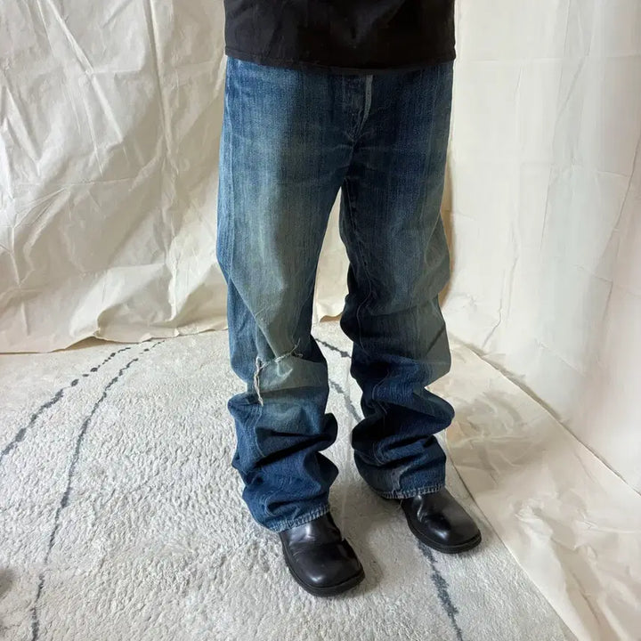 [BUNJANG] Distressed Straight Leg Selvedge Denim Jeans / 데미지 워싱 데님 팬츠