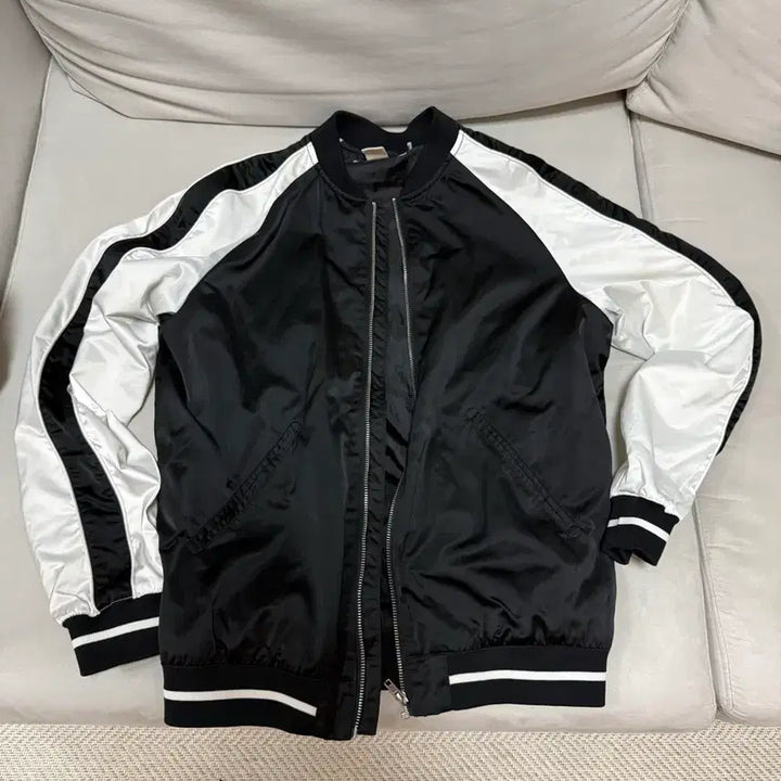 [BUNJANG] H&amp;M Colorblock Bomber Jacket / H&amp;M 블랙 화이트 배색 봄버 자켓 S