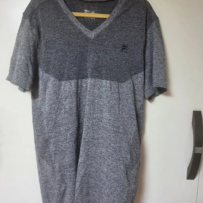[SOLD OUT] 휠라 브이넥 반팔 110사이즈