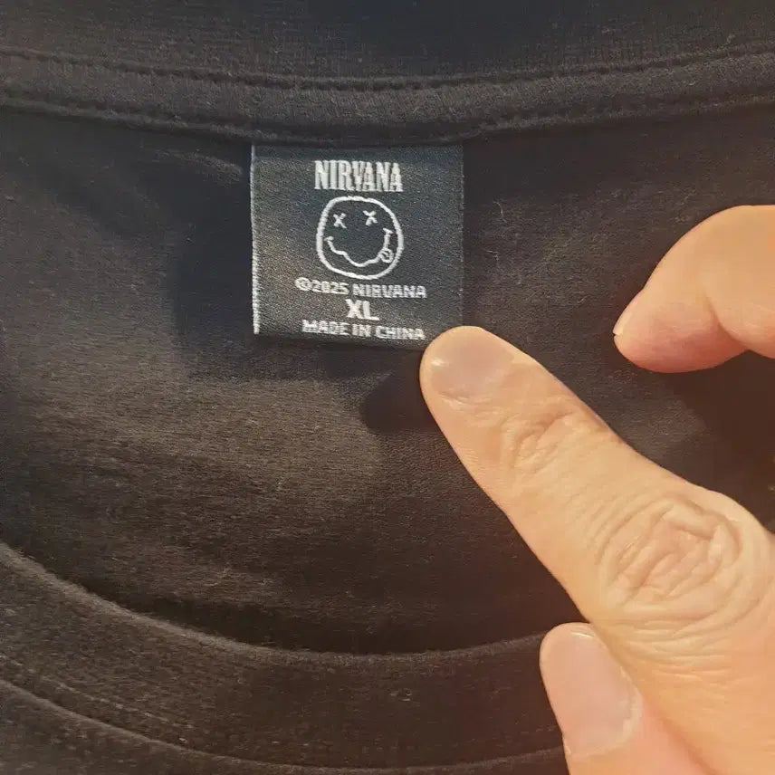 [BUNJANG] Nirvana Smiley Logo Official Merchandise T-Shirt XL / 너바나. 오피셜 굿즈. 스마일리 로고 반팔티.