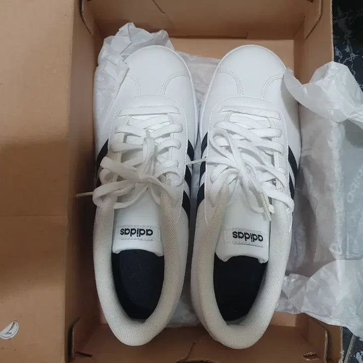 [BUNJANG] Adidas White Sneakers Size 235 / 아디다스 흰색 스니커즈 새상품 235사이즈