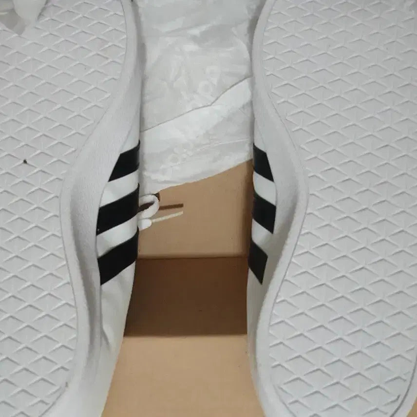 [BUNJANG] Adidas White Sneakers Size 235 / 아디다스 흰색 스니커즈 새상품 235사이즈