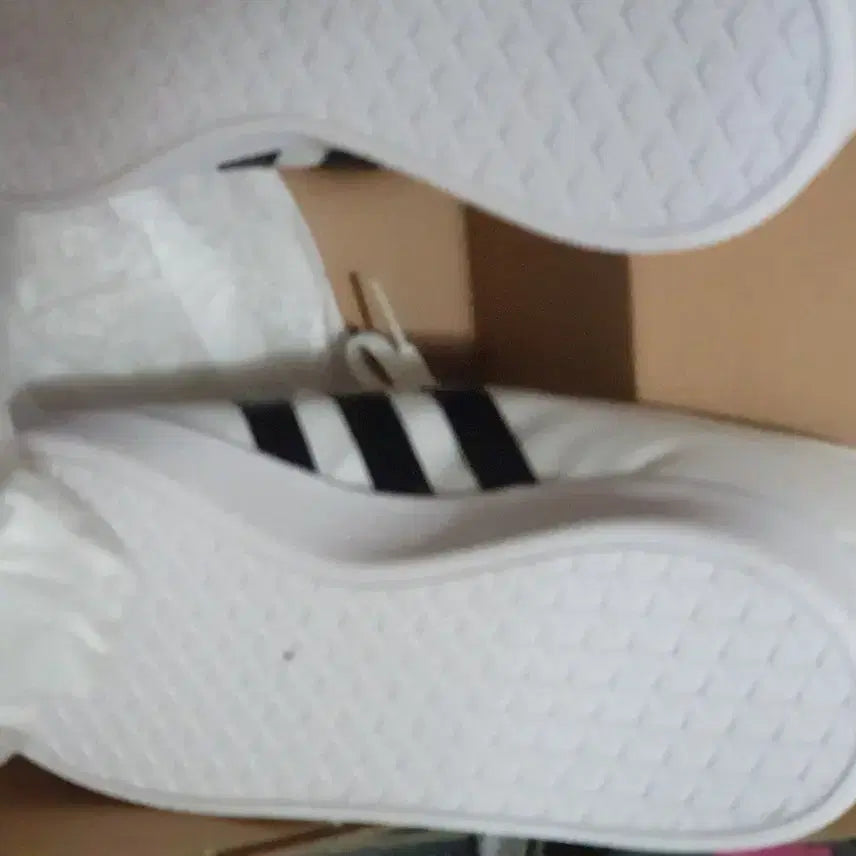 [BUNJANG] Adidas White Sneakers Size 235 / 아디다스 흰색 스니커즈 새상품 235사이즈