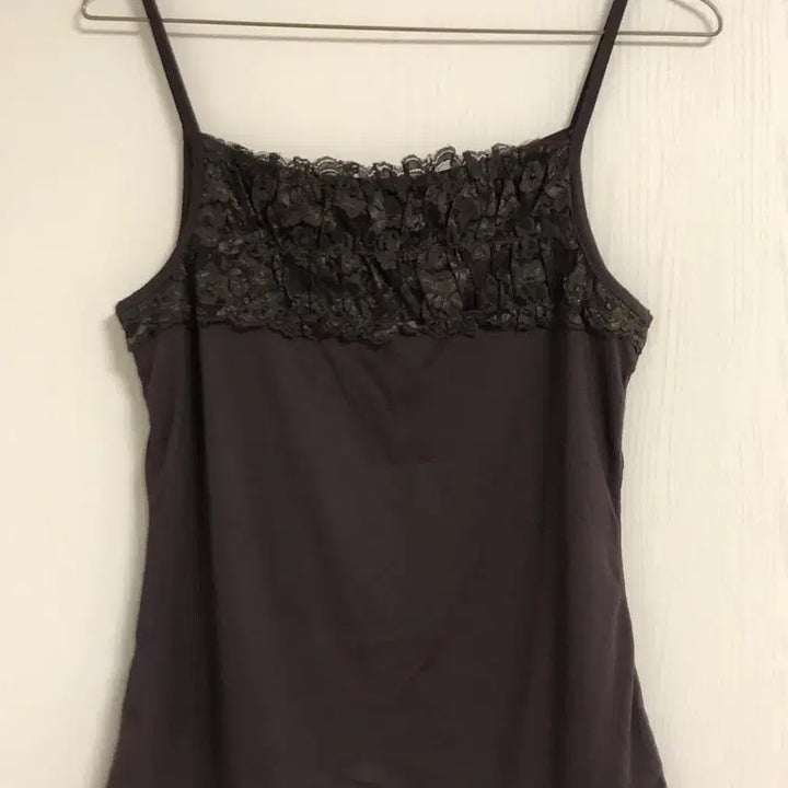 [BUNJANG] Vintage Lace Camisole Sleeveless Top / 빈티지 레이스 나시 슬리브리스 카모메산장와이즈걸파우닝133차일드매거진