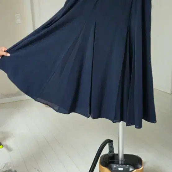 [BUNJANG] The Isaac Collection Navy Pleated Long Skirt / 더 아이작 컬렉션 네이비 플리츠 롱 스커트 70-90