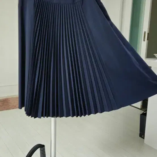[BUNJANG] Theijet Navy Pleated Long Skirt / 더이쨋 네이비 플리츠 롱 스커트 70-90