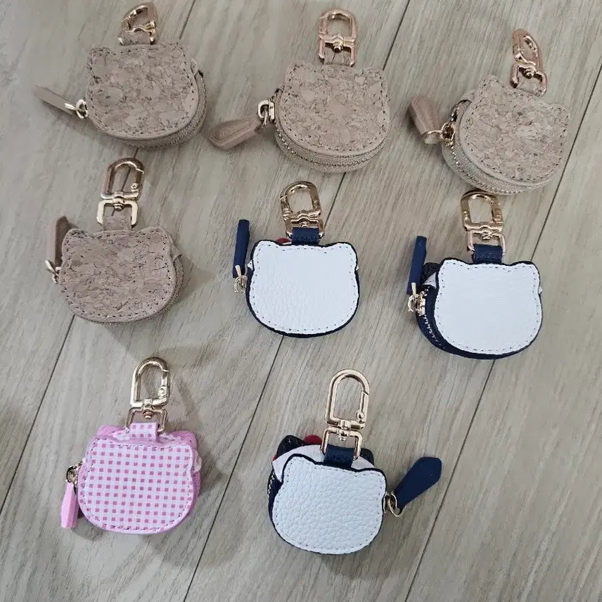 [BUNJANG] Sanrio Hello Kitty Coin Pouch Mini Bag Airpods Pouch with Keychain / 키티 동전지갑 미니 가방 에어팟 파우치 키링 (새상품)