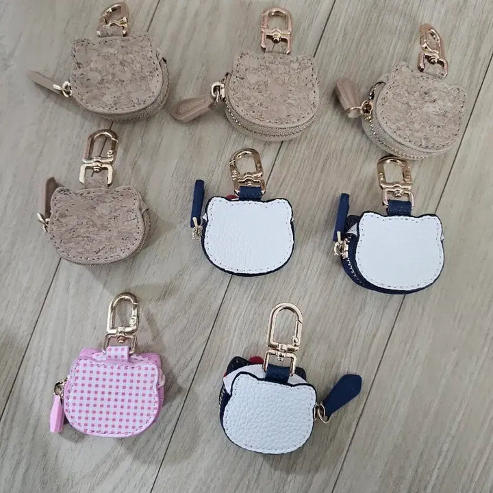 [BUNJANG] Sanrio Hello Kitty Coin Pouch Mini Bag Airpods Pouch with Keychain / 키티 동전지갑 미니 가방 에어팟 파우치 키링 (새상품)