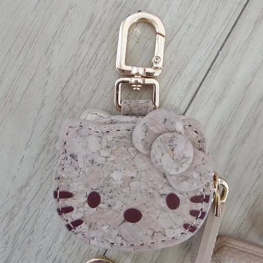 [BUNJANG] Sanrio Hello Kitty Coin Pouch Mini Bag Airpods Pouch with Keychain / 키티 동전지갑 미니 가방 에어팟 파우치 키링 (새상품)