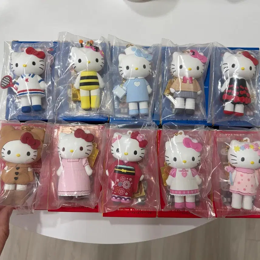 [BUNJANG] Sanrio Hello Kitty 50th Anniversary Tokyo Exhibition Figure Keyring / 산리오 헬로키티 50주년 도쿄전시회 피규어 키링 고전키티 기모노키티