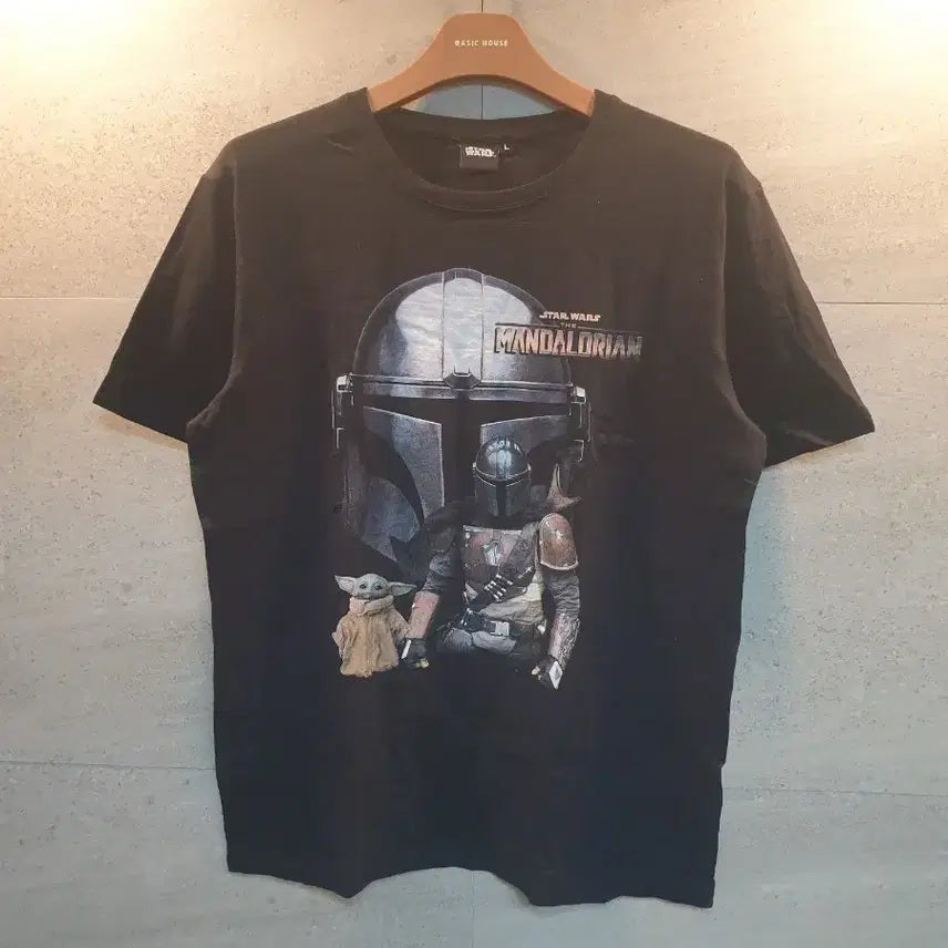 [BUNJANG] Star Wars Mandalorian Black T-Shirt / 스타워즈. 오피셜굿즈. 만달로리안 블랙 반팔티.