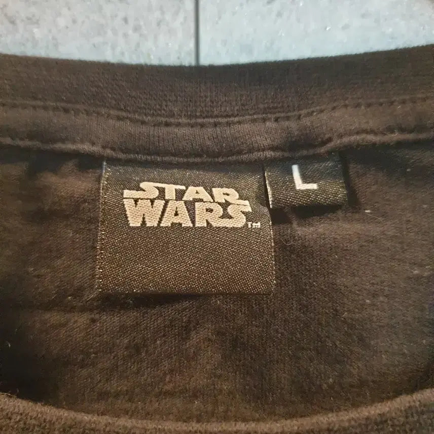 [BUNJANG] Star Wars Mandalorian Black T-Shirt / 스타워즈. 오피셜굿즈. 만달로리안 블랙 반팔티.
