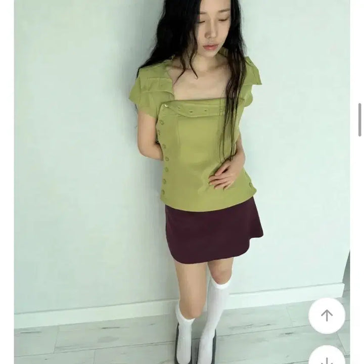 [BUNJANG] Lime Green Summer Blouse with Unique Button Detail / 연두색 여름 블라우스