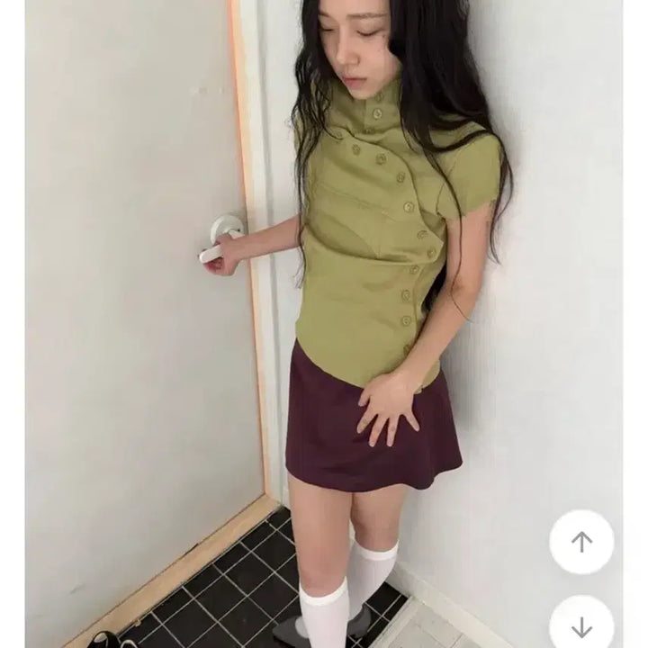 [BUNJANG] Lime Green Summer Blouse with Unique Button Detail / 연두색 여름 블라우스