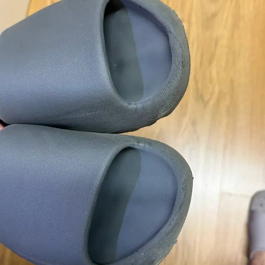 [BUNJANG] Adidas Yeezy Slide Slate Grey Size 285 / 이지슬라이드 슬레이트 그레이 285