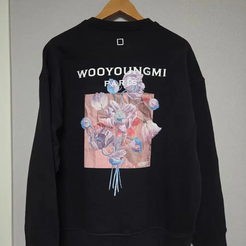[BUNJANG] Wooyoungmi 3D Back Logo Flower Sweatshirt Black / 우영미 3D 백로고 플라워 맨투맨