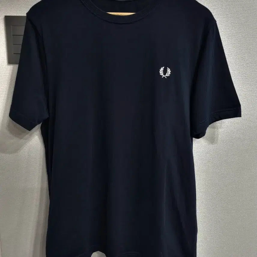 [BUNJANG] Fred Perry Black Short Sleeve T-Shirt / 프레드페리 검정 반팔 티셔츠