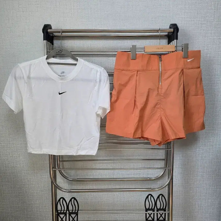[BUNJANG] Nike Cropped T-shirt and Shorts Set / 나이키 크롭반팔 티셔츠 +  반바지 세트