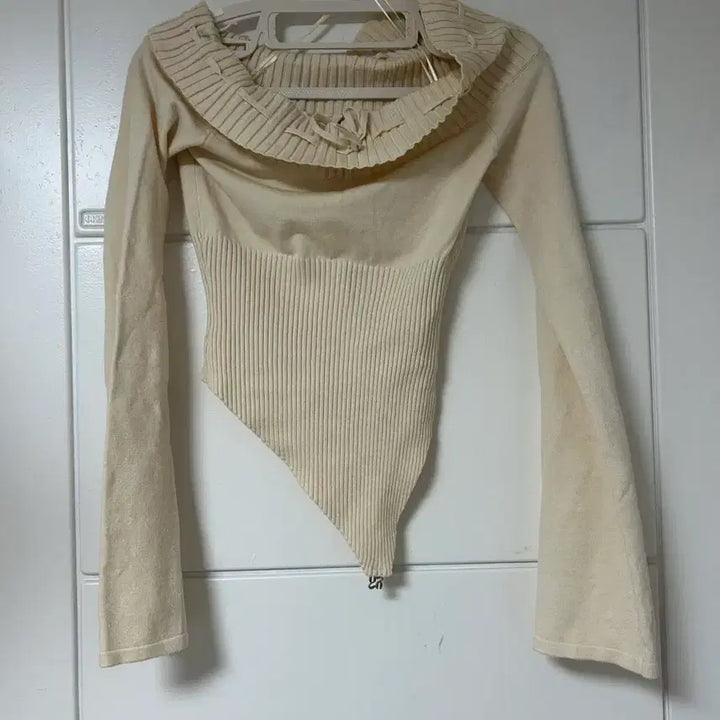[BUNJANG] Glowny Veraswing Off-Shoulder Long Sleeveless Knit Top (Ivory) / 글로니 베라스윙 롱슬리브리스 니트 탑 오프숄더(아이보리) glowny