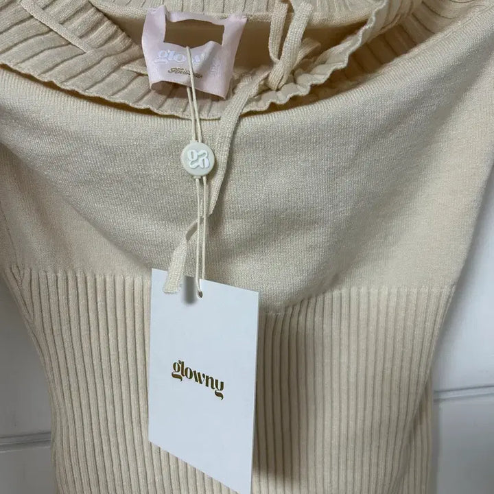 [BUNJANG] Glowny Veraswing Off-Shoulder Long Sleeveless Knit Top (Ivory) / 글로니 베라스윙 롱슬리브리스 니트 탑 오프숄더(아이보리) glowny