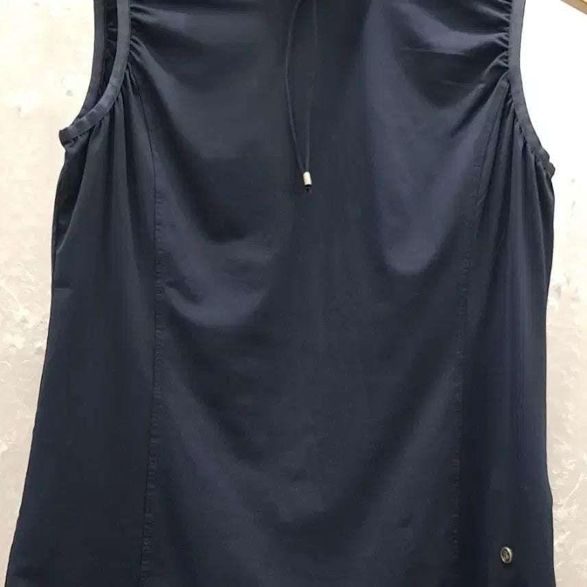 [BUNJANG] Bogner Sleeveless High-Neck T-Shirt Free Size / 보그너 민소매  free