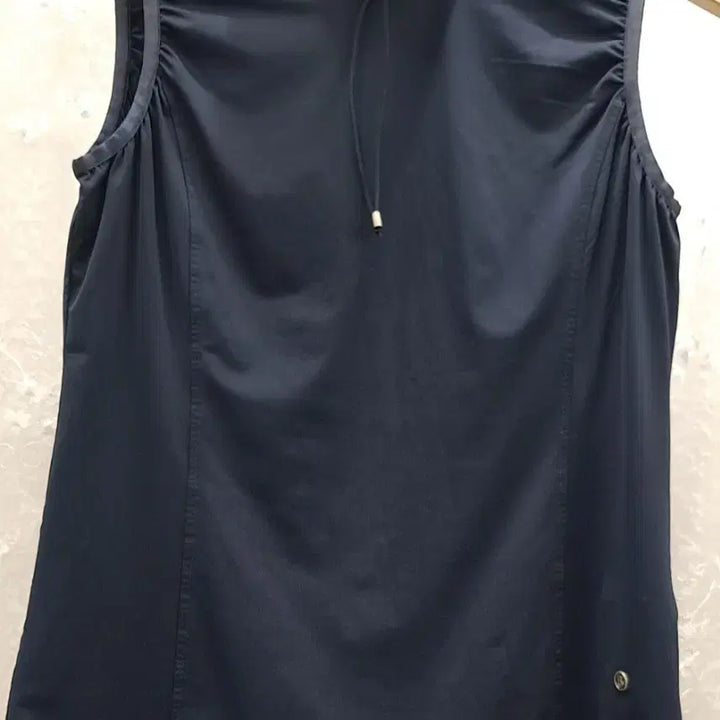 [BUNJANG] Bogner Sleeveless High-Neck T-Shirt Free Size / 보그너 민소매  free