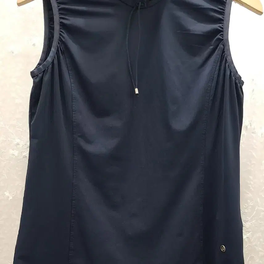 [BUNJANG] Bogner Sleeveless High-Neck T-Shirt Free Size / 보그너 민소매  free
