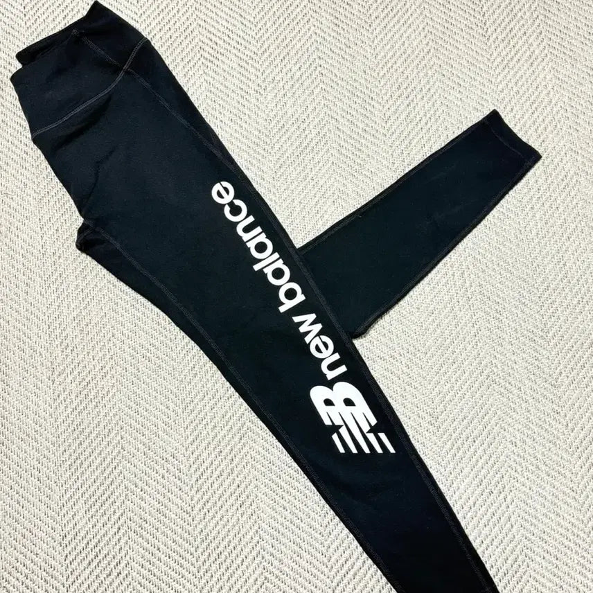 [BUNJANG] New Balance Black Logo Leggings / 뉴발란스 레깅스 블랙/70
