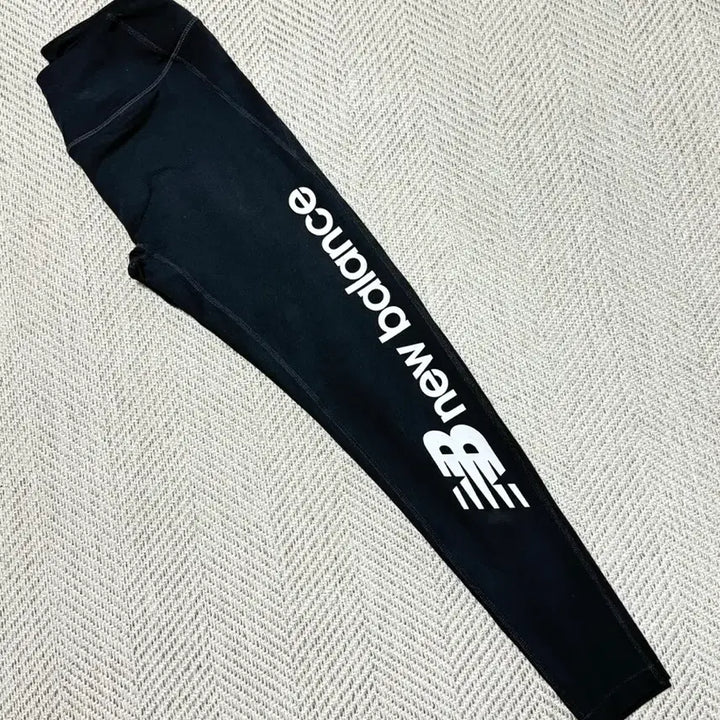 [BUNJANG] New Balance Black Logo Leggings / 뉴발란스 레깅스 블랙/70