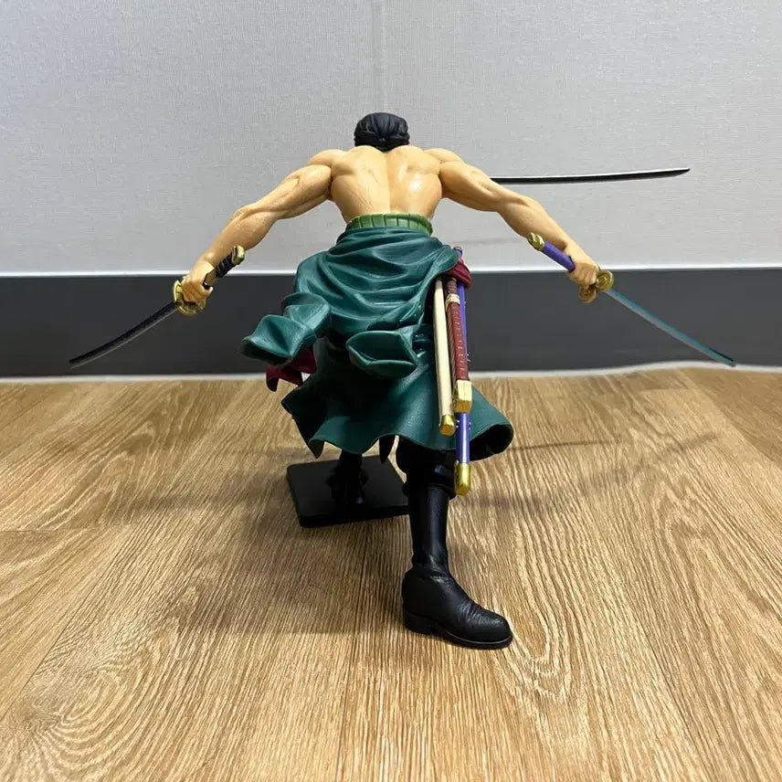 [BUNJANG] One Piece Roronoa Zoro Figure (Unsealed, Box Not Included) / 원피스 롤로노아 조로 피규어 (개봉, 박스없음)