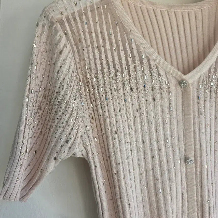 [BUNJANG] V-Neck Beaded Knit T-Shirt / 브이넥 비즈 니트티셔츠(새상품)