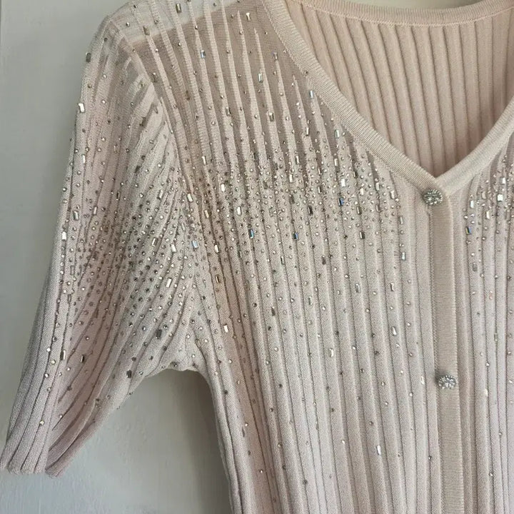 [BUNJANG] V-Neck Beaded Knit T-Shirt / 브이넥 비즈 니트티셔츠(새상품)