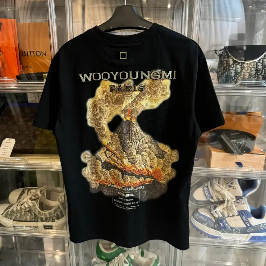 [SOLD OUT] [정품/A급] 23ss 우영미 볼케이노 백로고 반팔티 블랙