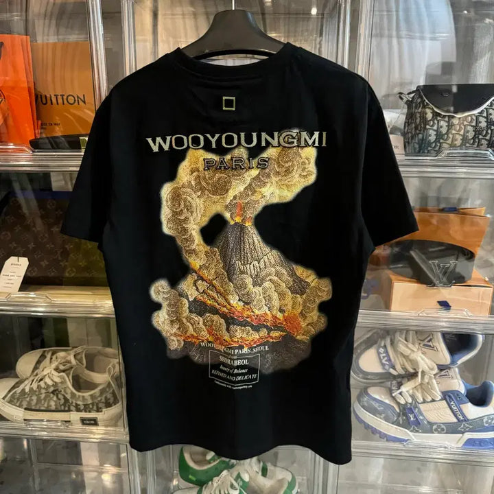 [SOLD OUT] [정품/A급] 23ss 우영미 볼케이노 백로고 반팔티 블랙